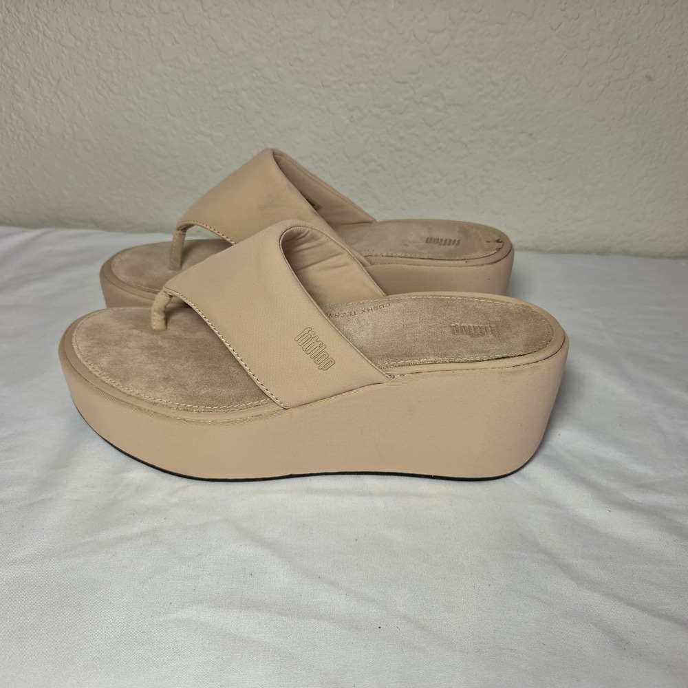 FitFlop iQushion Wedge Thong Sandals Beige Platform Flip Flops Womens 7 JL6-B41
